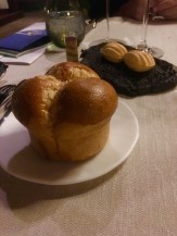 Brioche mit geschäumter Tomatenbutter